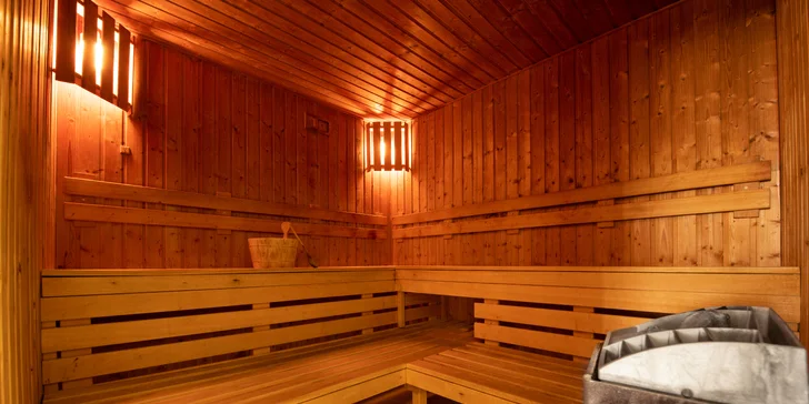 V hoteli nájdete aj bohato vybavené wellness centrum s krytým bazénom a saunovým komplexom.