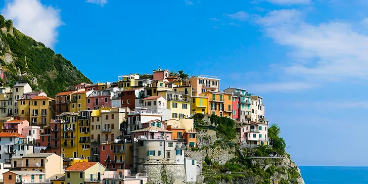 Blízkost přístavu napovídá k lodním výletům do oblasti Cinque Terre.