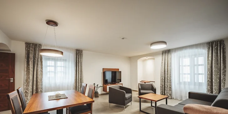  Většina apartmánů je koncipována s oddělenou ložnicí a obývacím pokojem s rozkládací pohovkou.