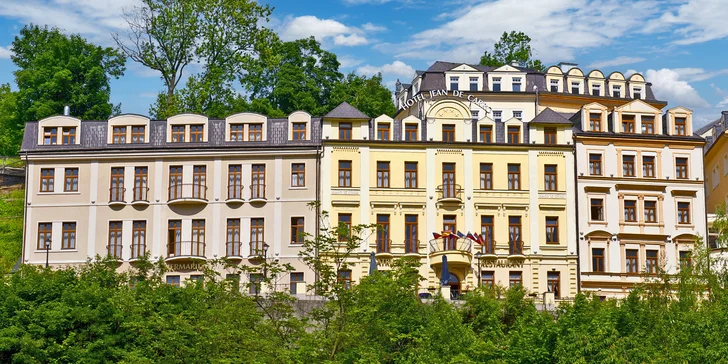 4* pobyt v centre Karlových Varov: ubytovanie s raňajkami alebo polpenziou, wellness aj masážou