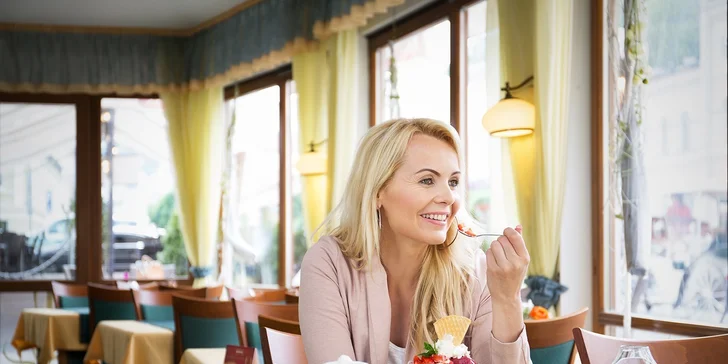 U některých variant je v ceně i káva a zákusek, které si vychutnáte v hotelové restauraci.