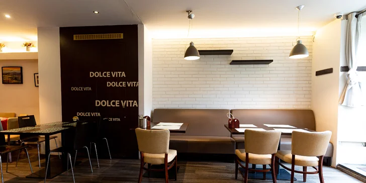 Restauraci najdete takřka v centru – kousek od zastávky Centrál. 