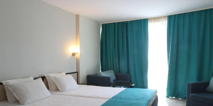 Varianta Double room Lux i prostornější Double room Large (obě cca 22⁠–⁠24 m²) vám nabídnou dvě pohodlná lůžka s možností přistýlky.