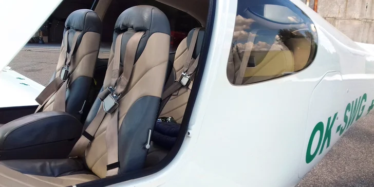 Vzhůru k výškám se vznesete z letiště Vyškov, a to v luxusním letadle Cirrus SR 20. 