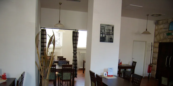 Restauraci najdete na adrese Sokolská třída 2536. 