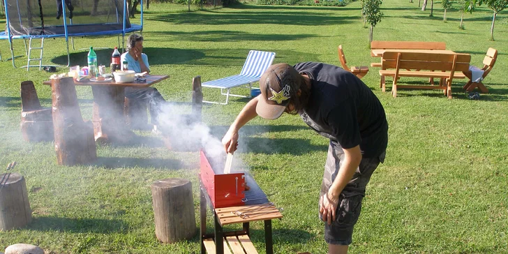 A ugrilovat si můžete i rybu z nedaleké farmy.