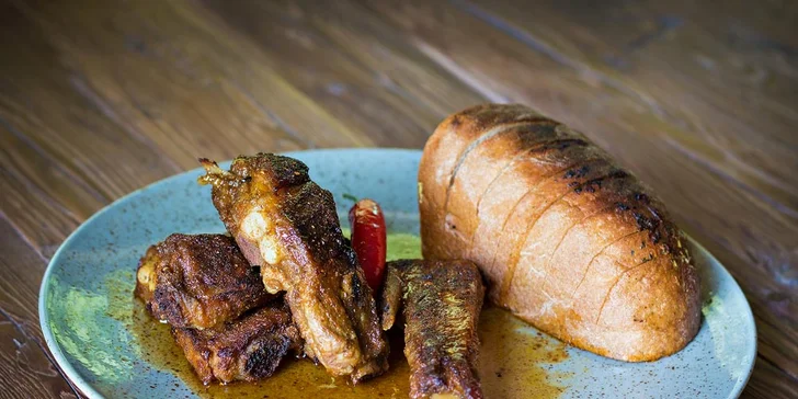 Večer si můžete dát speciality na grilu či z udírny. 