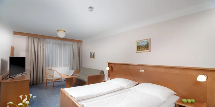 V menším na vás bude čekat manželské lůžko nebo 2 oddělená lůžka a také sofa (lze využít jako 1 přistýlku).
