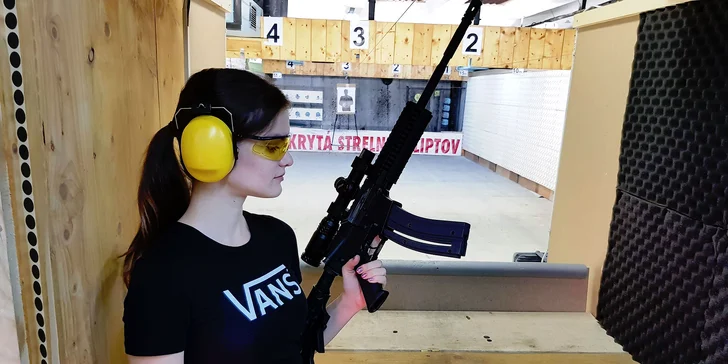 Streľba zo zbraní podľa vlastného výberu na krytej strelnici