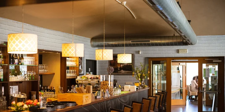 V případě polopenze si k večeři objednáte cokoli do 250 Kč/osobu z nabídky  restaurace. 