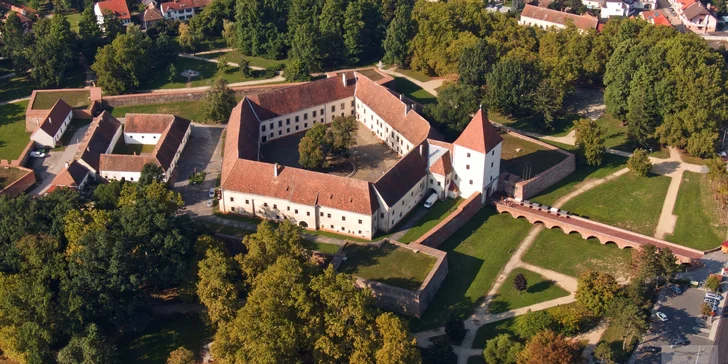 Hrad Nádasdyovcov (cca 500m)