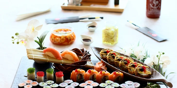 V setu se 40 kousky jsou i nigiri a speciální smažené rolky. 