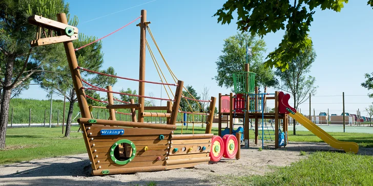 Nechýba ani zábavné detské ihrisko pre malých hostí.