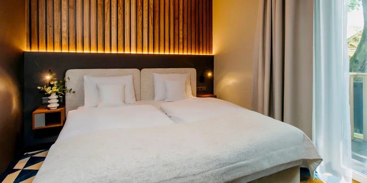 Zabydlíte se v pokoji Deluxe nebo apartmánu Superior. 