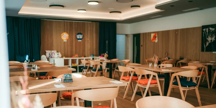Do restaurace můžete zajít také na oběd či večeři.