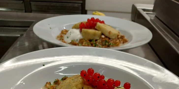 Těšte se na snídaně formou bufetu s regionálními produkty a večer na čtyřchodové menu.