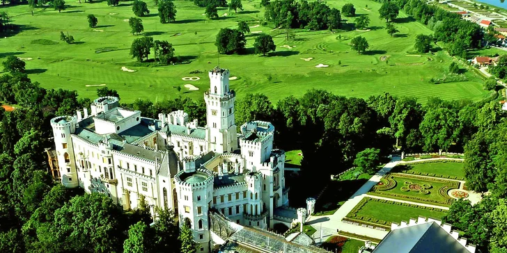 Zahrajete si v luxusním resortu u zámku Hluboká nad Vltavou.