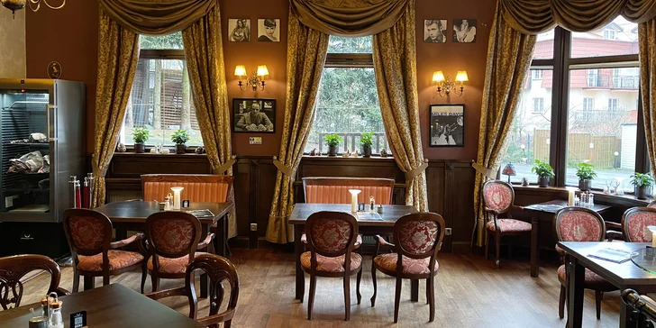 Interiér restaurace je elegantní, tenhle výlet se vám bude líbit. 