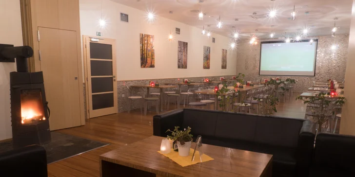 V krásné restauraci na vás čekají snídaně formou bufetu, v případě polopenze i bufetové večeře...