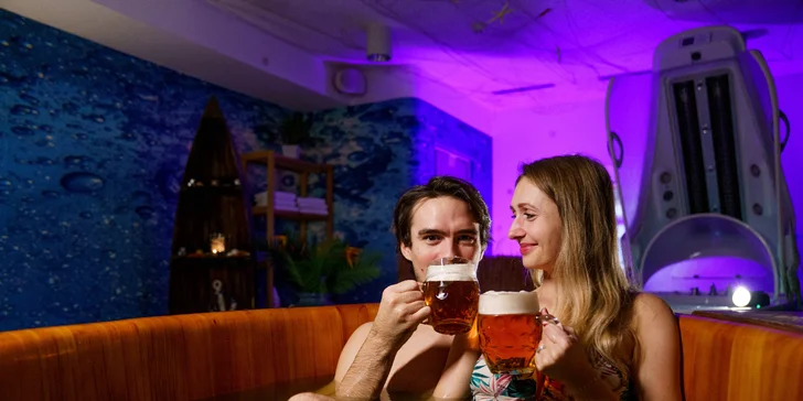V dřevěné dvojvaně bude horká černá pivní mladina s vysokým obsahem čerstvých pivovarských kvasnic.