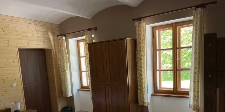 Obzvlášť, keď sa v drevenej posteli zavrtáte do perín a pred spaním si prečítate príbeh z pera tunajšej rodáčky.