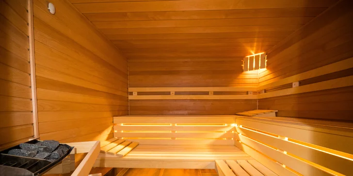 Odpočinete si ve vířivé vaně, sauně a relaxační místnosti.