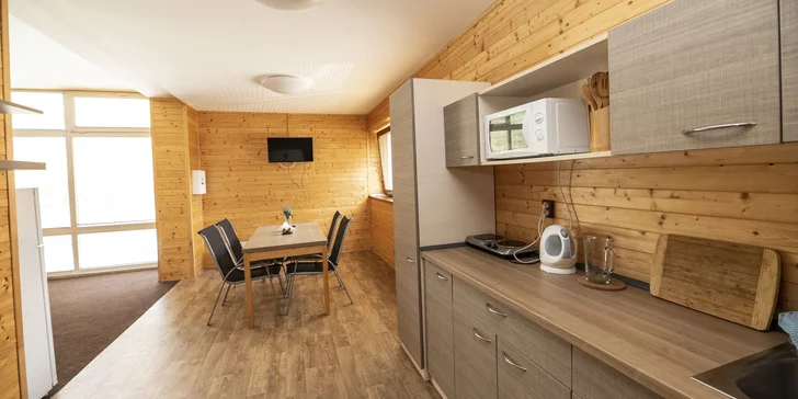 Bývať budete v Apartmánoch Panel.cz pod Cornštejnom.