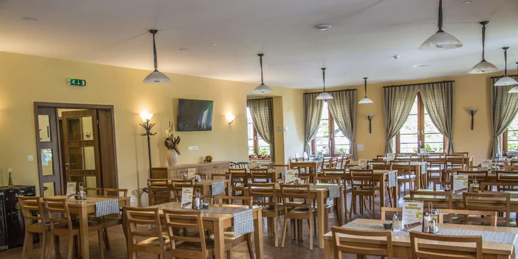Restaurace je prostorná.