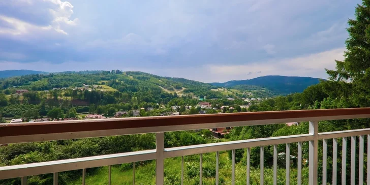 V okolí je mnoho turistických tras nebo třeba aquapark Tropikana (1 km).