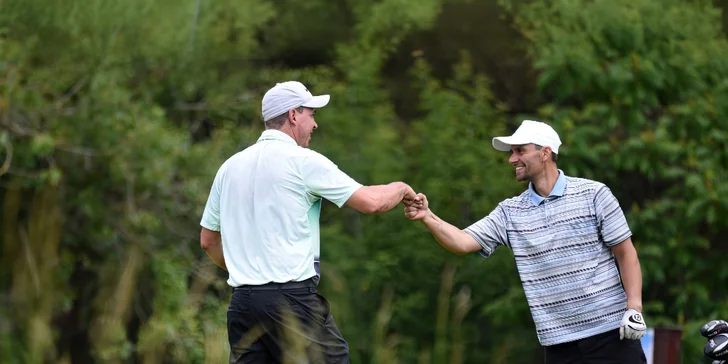 Po celou dobu se vám bude věnovat profi golfový trenér.