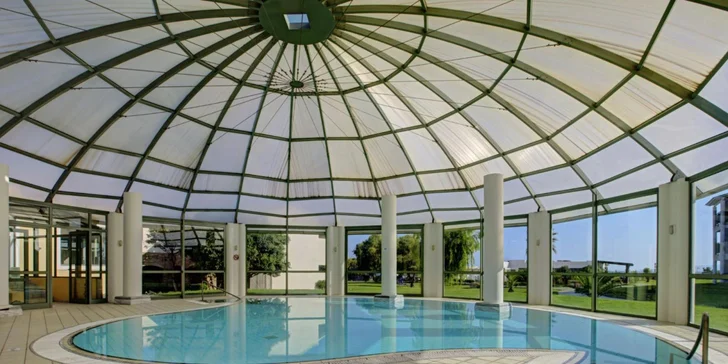 Za poplatek se nechte rozmazlovat v ajurvédském centru nebo si dopřejte hammam a parní saunu ve špičkovém wellness. 