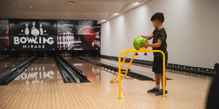Zahraj si bowling v nákupnom centre Mirage s rodinou či kamošmi