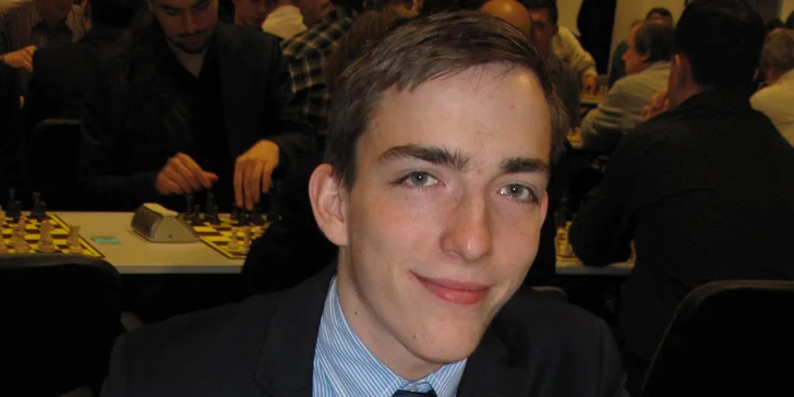 Šachový mistr Martin Hollan přizpůsobí hru vaší úrovni tak, aby pro vás bylo vše srozumitelné a co nejpřínosnější. 