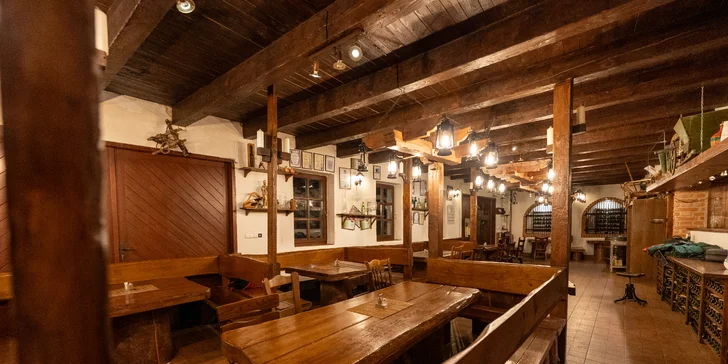 Snídaně i večeře si vychutnáte v rustikální restauraci.