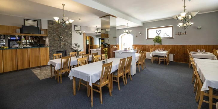 A to proto, že v Restauraci na Trojáku každému tak chutnají místní žebra, že by tu vysedával pořád a pořád!