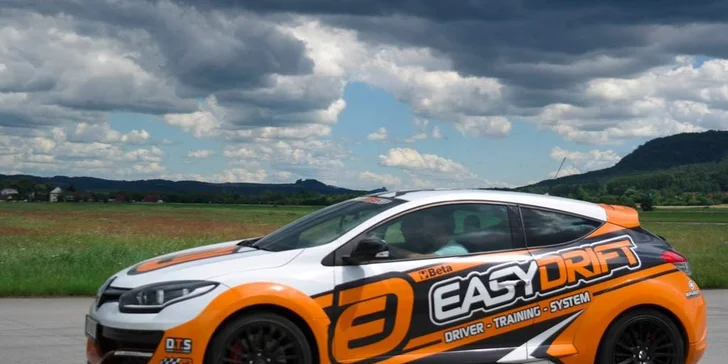 Rozjeďte to v nadupané káře a driftujte.