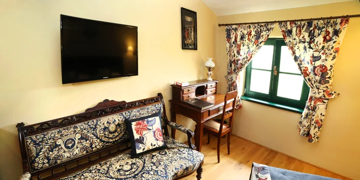 Celý hotel je zařízen ve venkovském stylu, zároveň je ale moderní. 