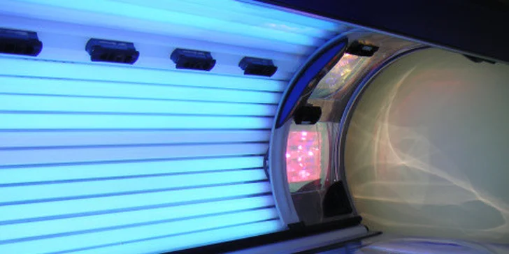 V sa­lonu je pro vás připraveno horizontální solárium Luxu­ra 600.