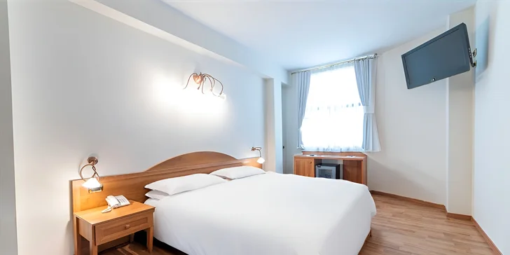 Na výber máte tri typy izieb – základná Economy, Classic s elegantným nábytkom a možnosťou prístelky a Superior s balkónom alebo terasou.