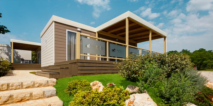 Resort vítá i nudisty, jsou tu vyhrazené nuda pláže. 