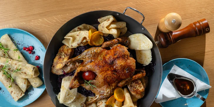 Variant pre 3 až 4 osoby obsahuje celú chrumkavú kačku s váhou 2400 g.