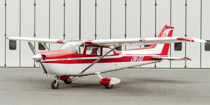 Vyhliadkový let lietadlom CESSNA FR172H pre 1 až 3 osoby - aj s možnosťou pilotovania