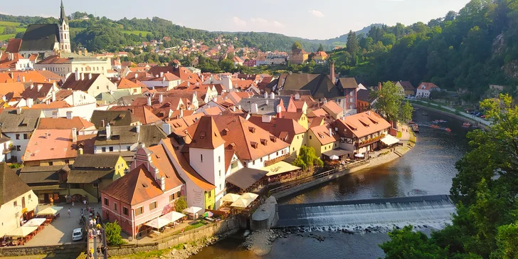 Historické centrum aj krumlovský zámok sú len 2 km od apartmánu.