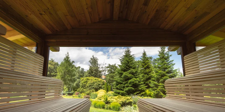 Z jedné sauny se vám nabídne panoramatický výhled na okolí.