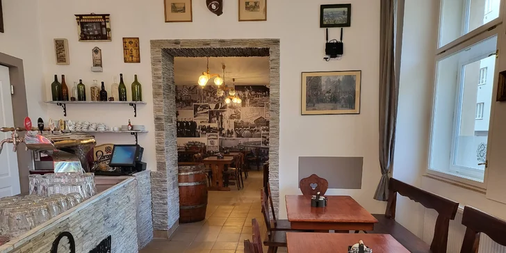 Pochutnat si můžete přímo u stolu, nebo si všechno odnesete s sebou. 