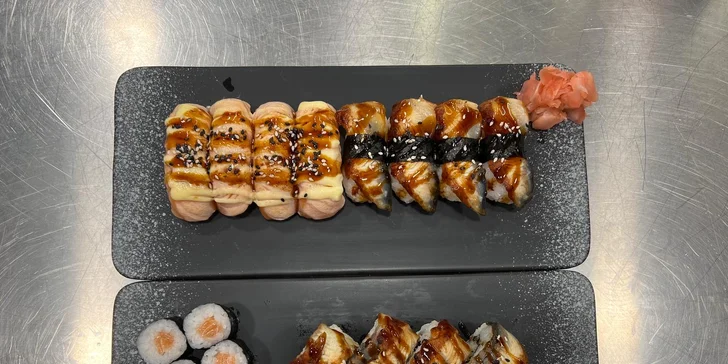 Vyzkoušet můžete také Holly Molly rolls s pikantním lososem a majonézou.