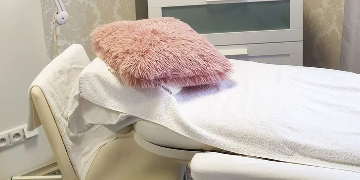 Užijete si tu beauty balíček s barvením řas a obočí.