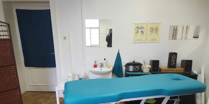 V nabídce jich je rovnou 7 druhů: sportovní, relaxační, regenerační, masáž lávovými kameny, reflexní terapie nohou, manuální lymfatická masáž nebo Dornova metoda a tejpování. 
