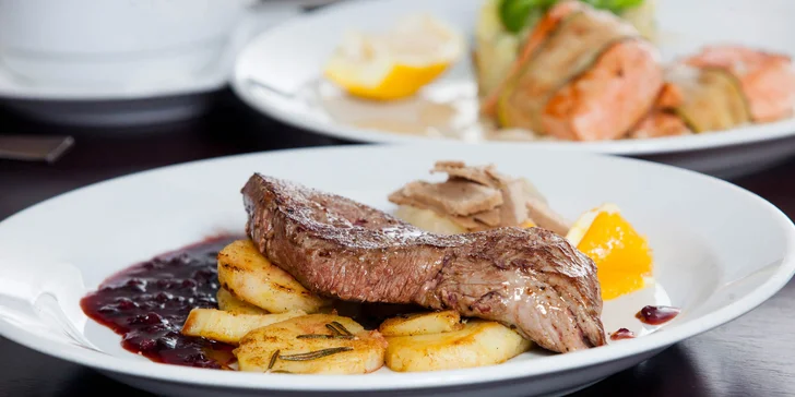 Exkluzívne menu v centre - grilovaný losos alebo jelení steak
