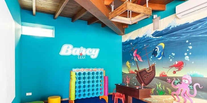 Pro děti má hotel připravený miniklub, hřiště i dětský bazén.